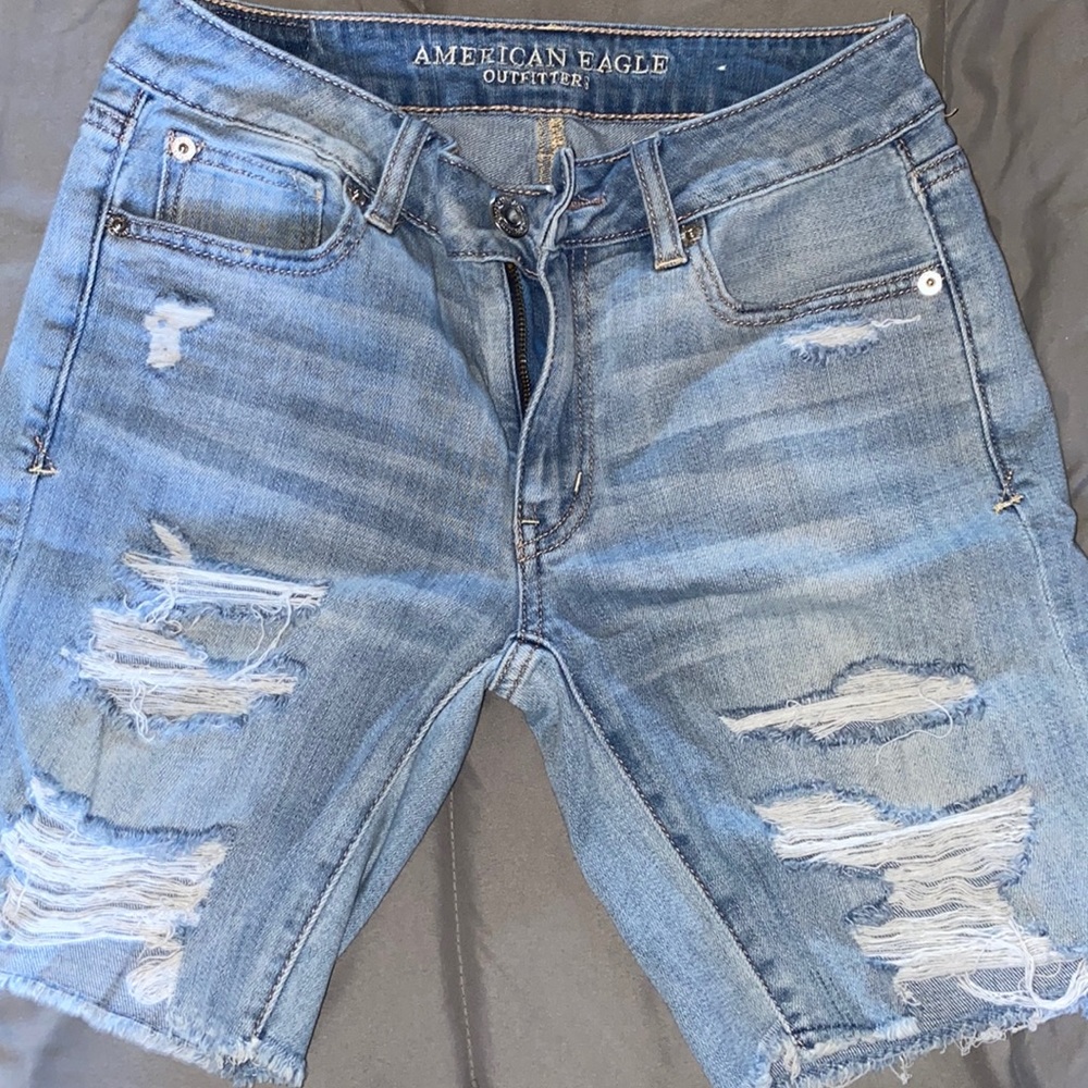 American Eagle Tomgirl Bermuda shorts. Size 0 light denim
